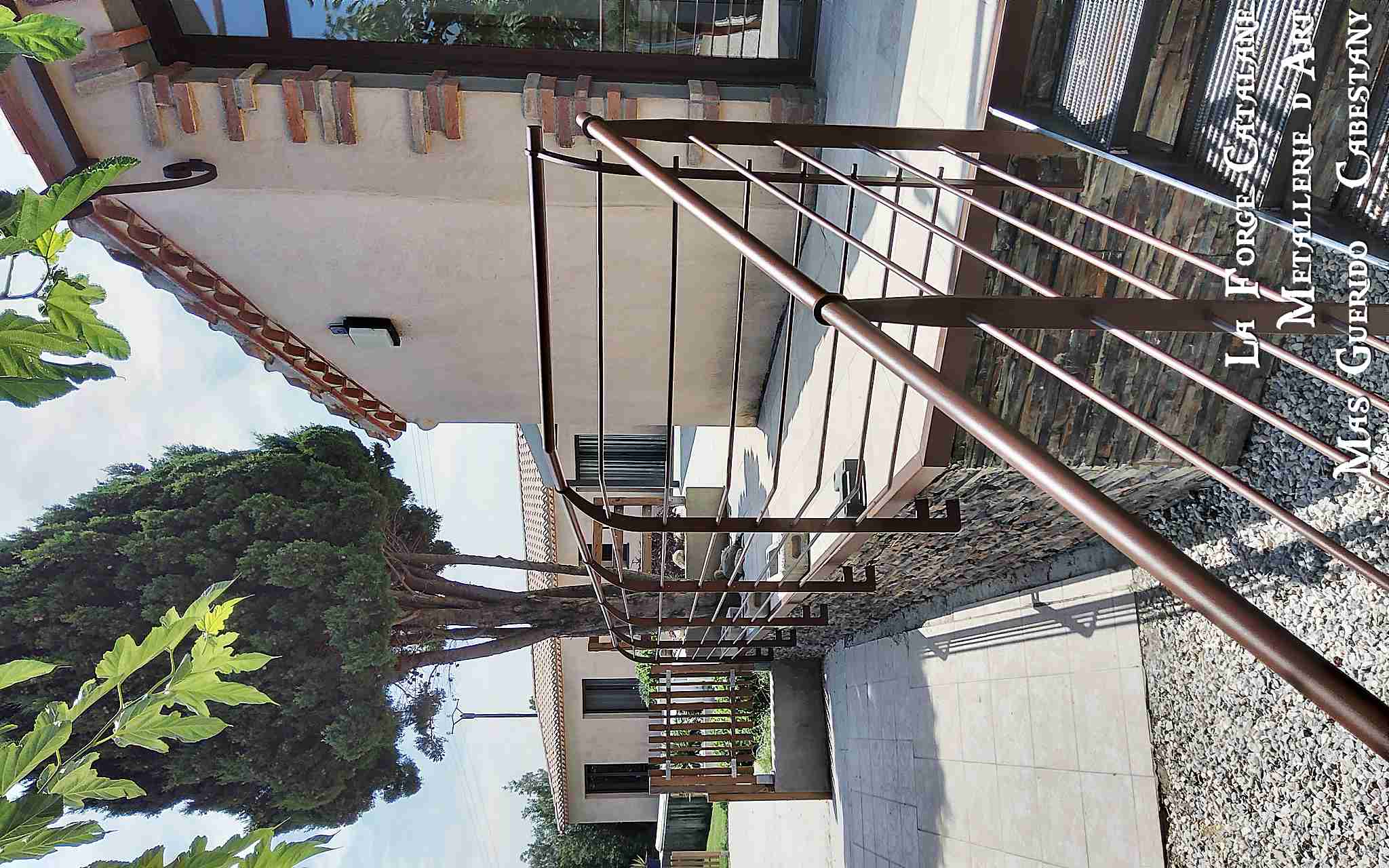 escalier fer torx limon plat rampant garde corps lisse horizontale habillage tole pliee thermo mars 2525 la forge catalane 2.jpg